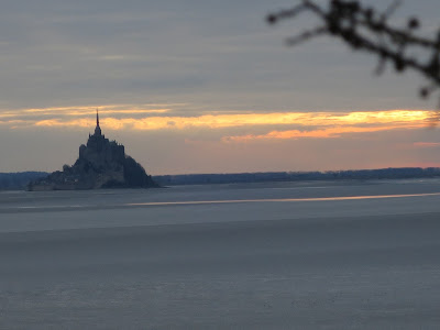 soleil couchant sur le Mont Saint Michel - papillottes.blogspot.fr soleil couchant sur le Mont Saint Michel