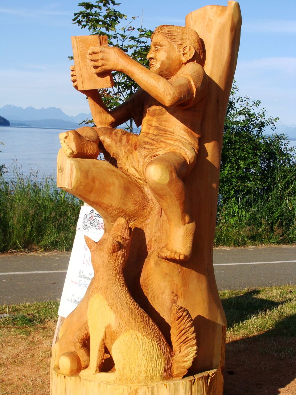 BC Oceanfront Campbell River Carvings