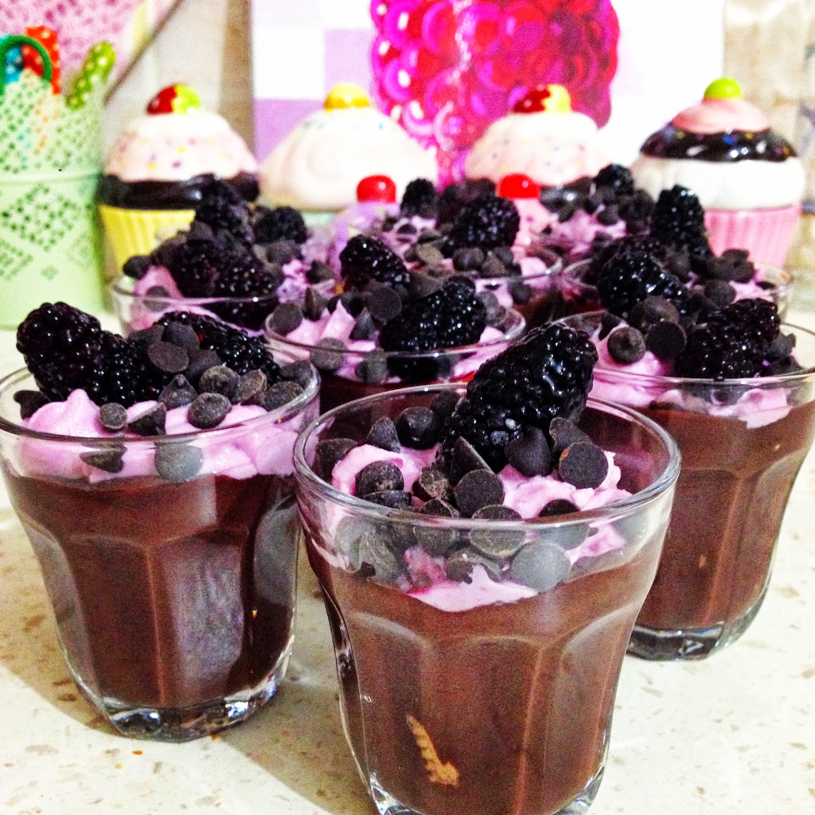 Özen�in mutfağından Özen�li tarifler ) Karadutlu ve çikolatalı kuplar