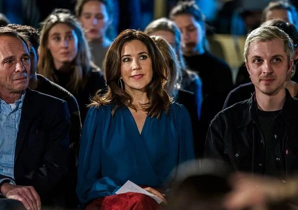 Crown princess Mary carried Carlend Copenhagen Vanessa Croco Nature Clutch. Princess attend Copenhagen Fashion Week 2018 dinner at City Hall