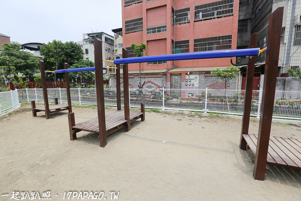 台中西區|東昇公園(細兒215公園)|磨石子溜滑梯|沙坑|綠草坪|特色公園|親子景點|12感官遊具 台中西區|東昇公園(細兒215公園)|磨石子溜滑梯|沙坑|綠草坪|特色公園|親子景點|12感官遊具