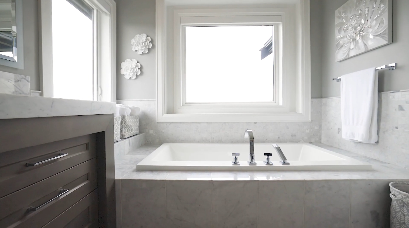 36 Photos vs. 15911 39A Avenue, South Surrey, BC - Sotheby's International Realty Canada - Luxury Home & Interior Design Video Tour