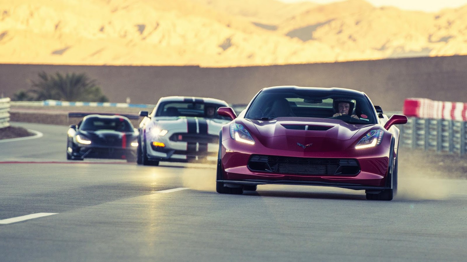 Ba siêu phẩm Corvette Z06, Mustang GT350R và Viper ACR đọ tài.