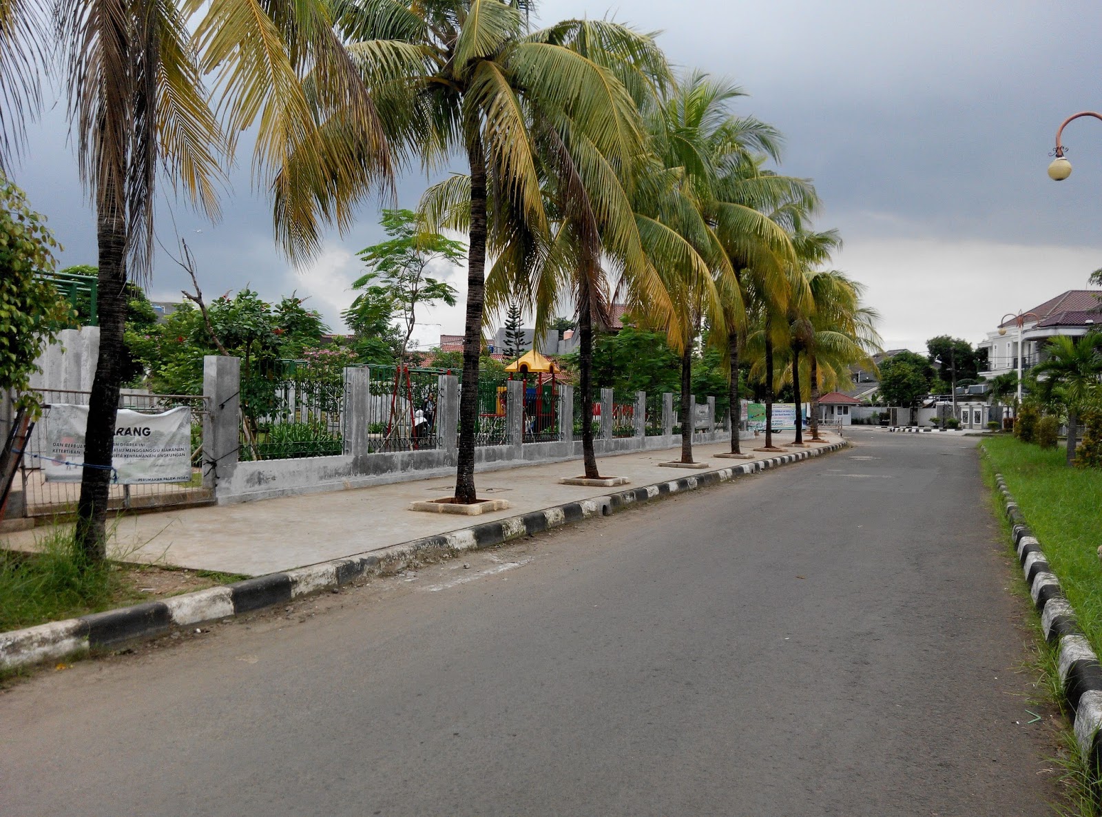 Nyobain Kolam Renang Palem Pondok Kelapa Jaktim.