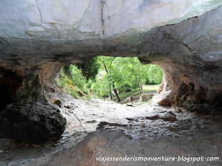 Cueva del Agua en Orbaneja del Castillo Cueva del Agua en Orbaneja del Castillo