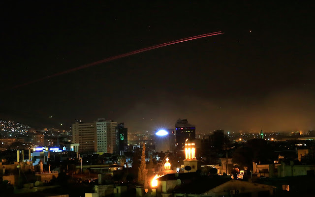 Resultado de imagem para EUA, Reino Unido e França atacam SÃria em retaliação a suposto ataque quÃmico