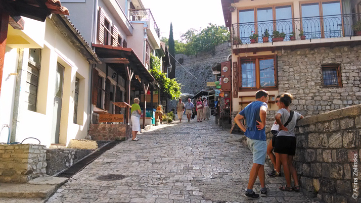 Улица к Старому Бару, Черногория