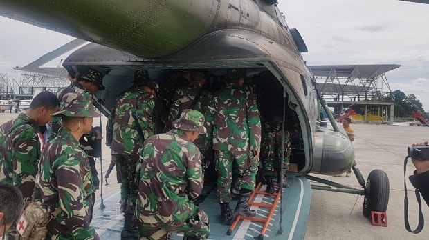 Tim Dokter dan Paramedis Satgaskes TNI Menuju Asmat