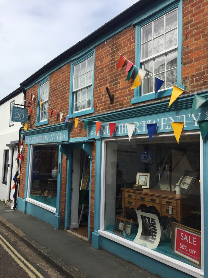 TRAVEL Yarmouth Vintage Car Boot Sale The Apple Market