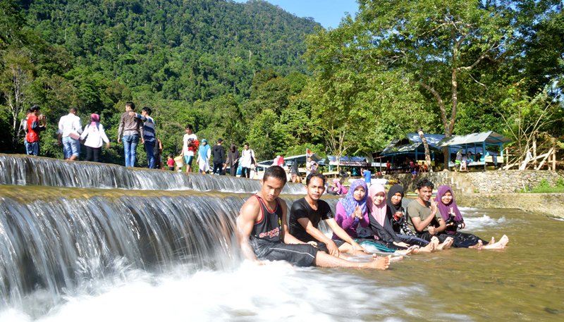 Wisata Alam Bendungan Brayeun yang Menyegarkan