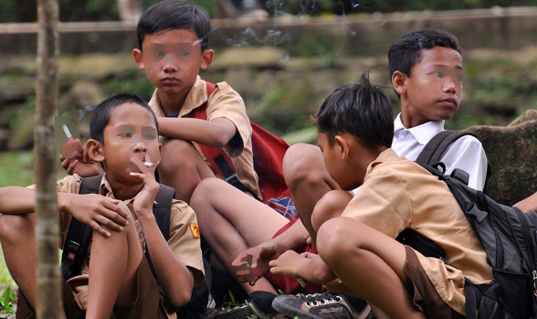 Siswa Kelas 2 SD di Sukabumi Dipaksa Hisap Rokok Didepan Guru, KPAI Beri Tanggapan Ini
