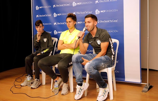 Dani Pacheco regresa a su ‘cole’ para dar una charla de Valores Blanquiazules