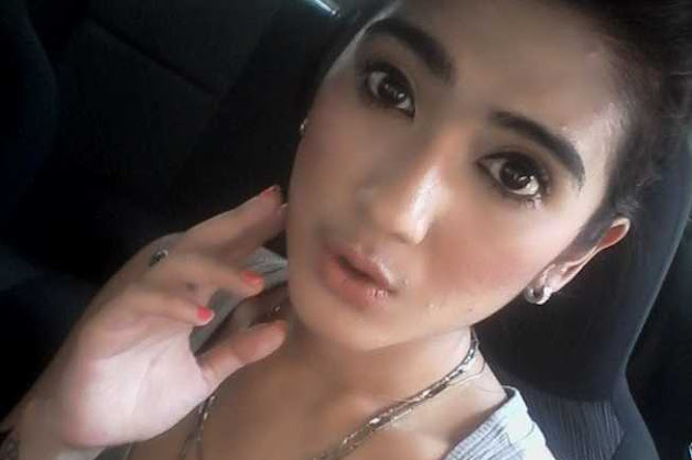 Galeri Foto Revi Mariska