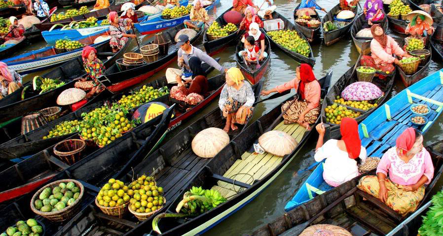 Objek Wisata Pasar Terapung Tempat Andalan di Banjarmasin