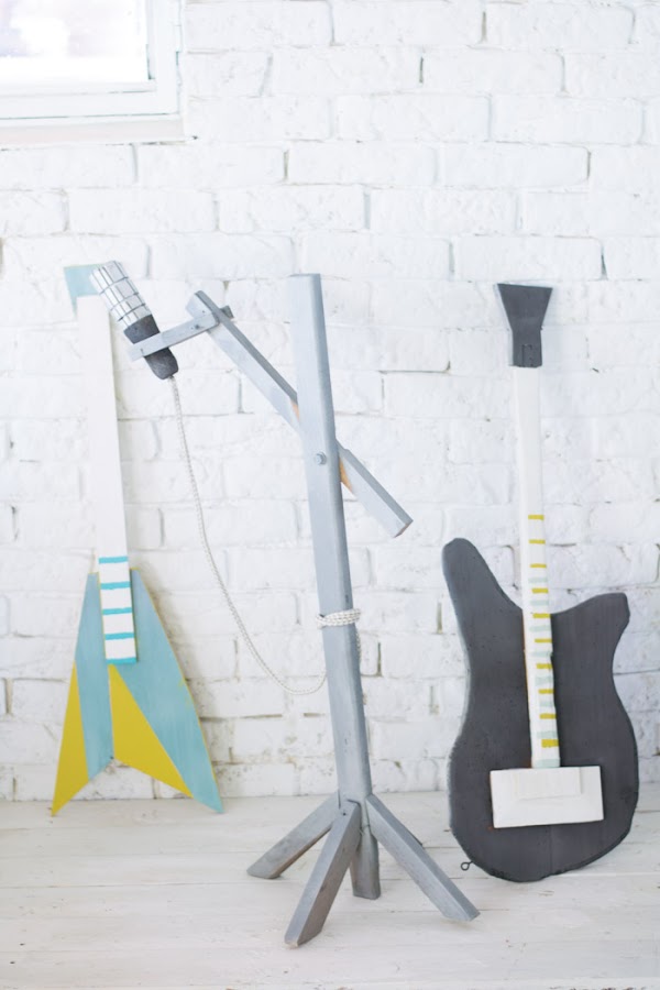 Guitarras y micrófono de madera diy