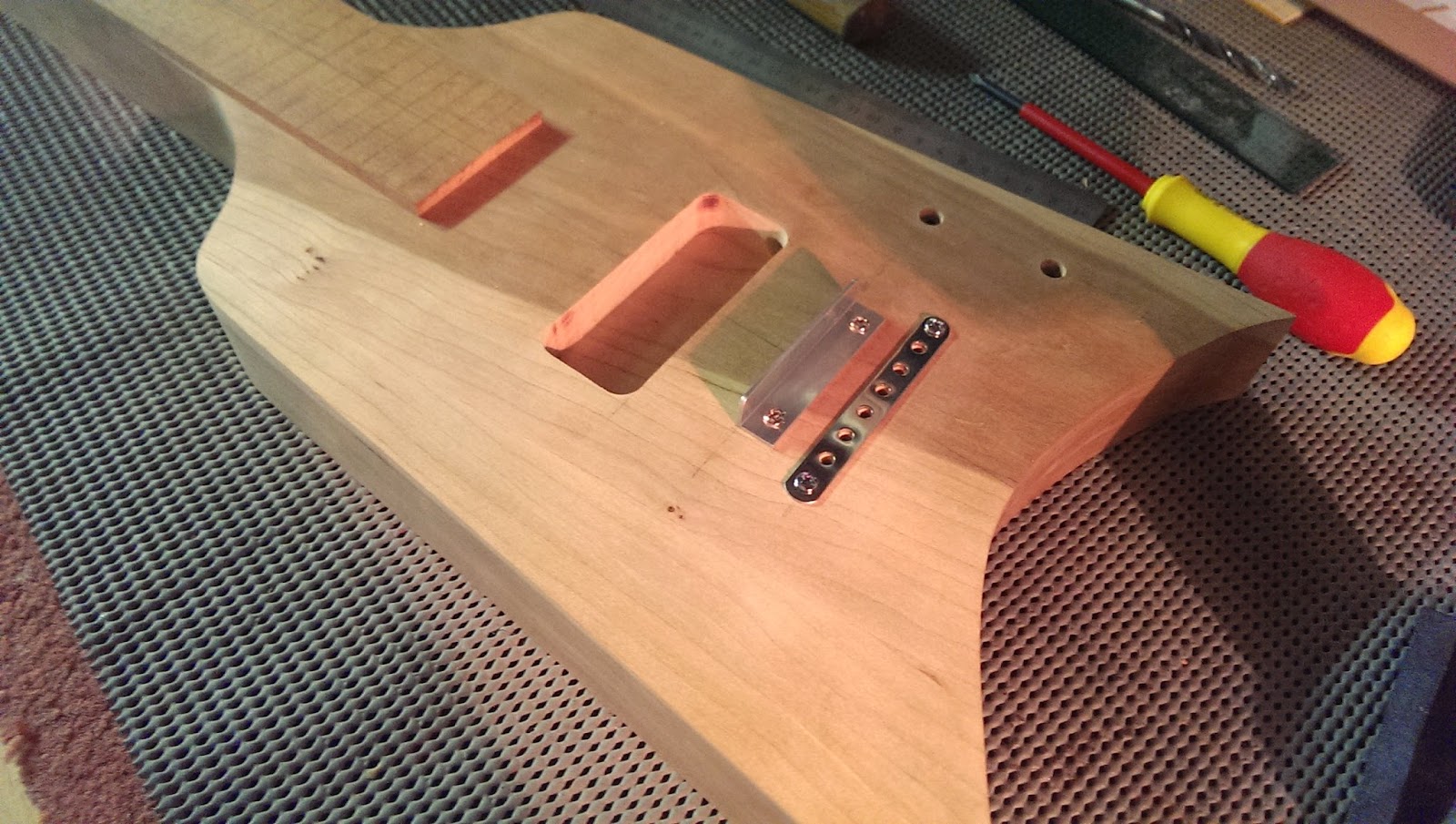 DLP Guitars DLP Lap Steel Guitar 5 Fitting The Hardware