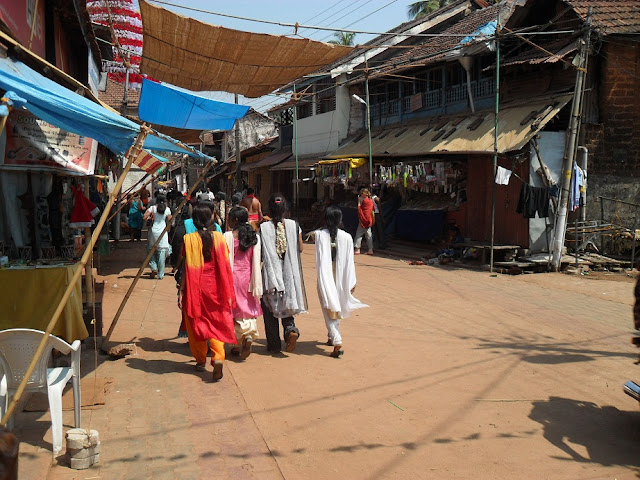Индианки на улице в Гокарне