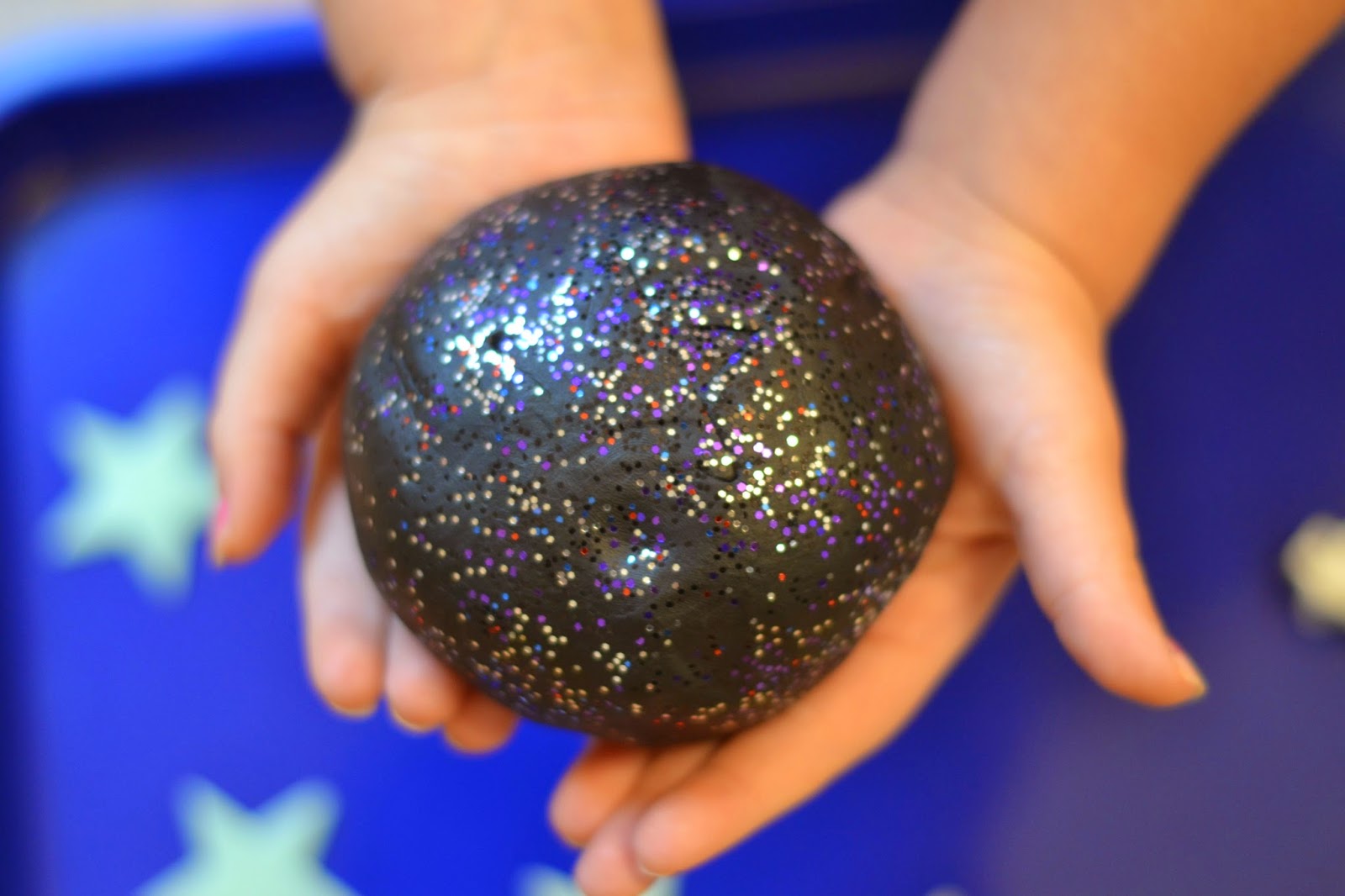 GALAXY DOUGH is super smooth, ultra sparkly, & really stretchy.  This no cook recipe takes seconds to make & is so FUN!  My kids played four hours!