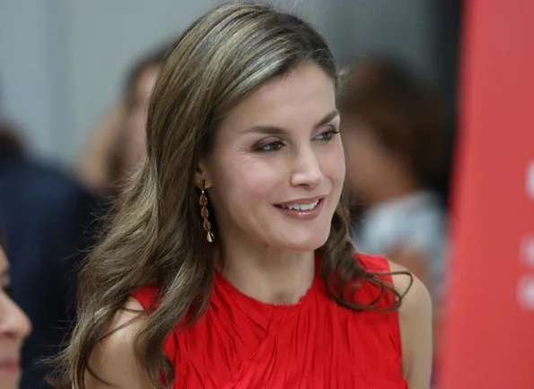 Queen Letizia wore NINA RICCI Plissé dress and carried a red Carolina Herrera animal print clutch bag