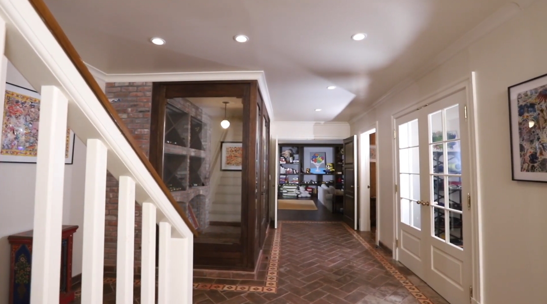 Tour 50 Middle Ln, East Hampton, NY vs. 29 Interior Design Photos
