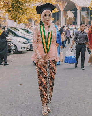 model hijab wisuda terbaru 2019