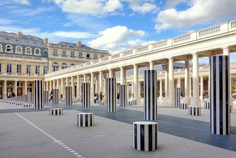 Paris : Les Deux Plateaux au Palais Royal, grandeur et misère des