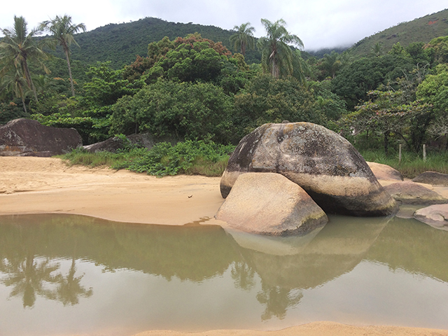 Rio que encontra a Praia Jabaquara Praia Jabaquara Ilhabela