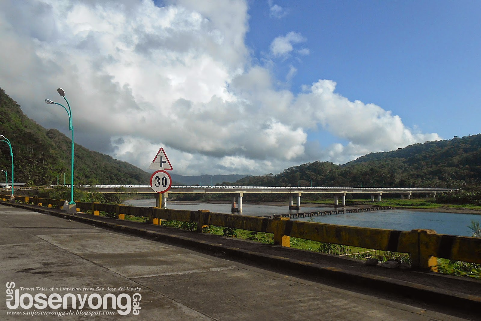 San Josenyong Gala Bato Town of an Old Church, a Shrine, and a Long