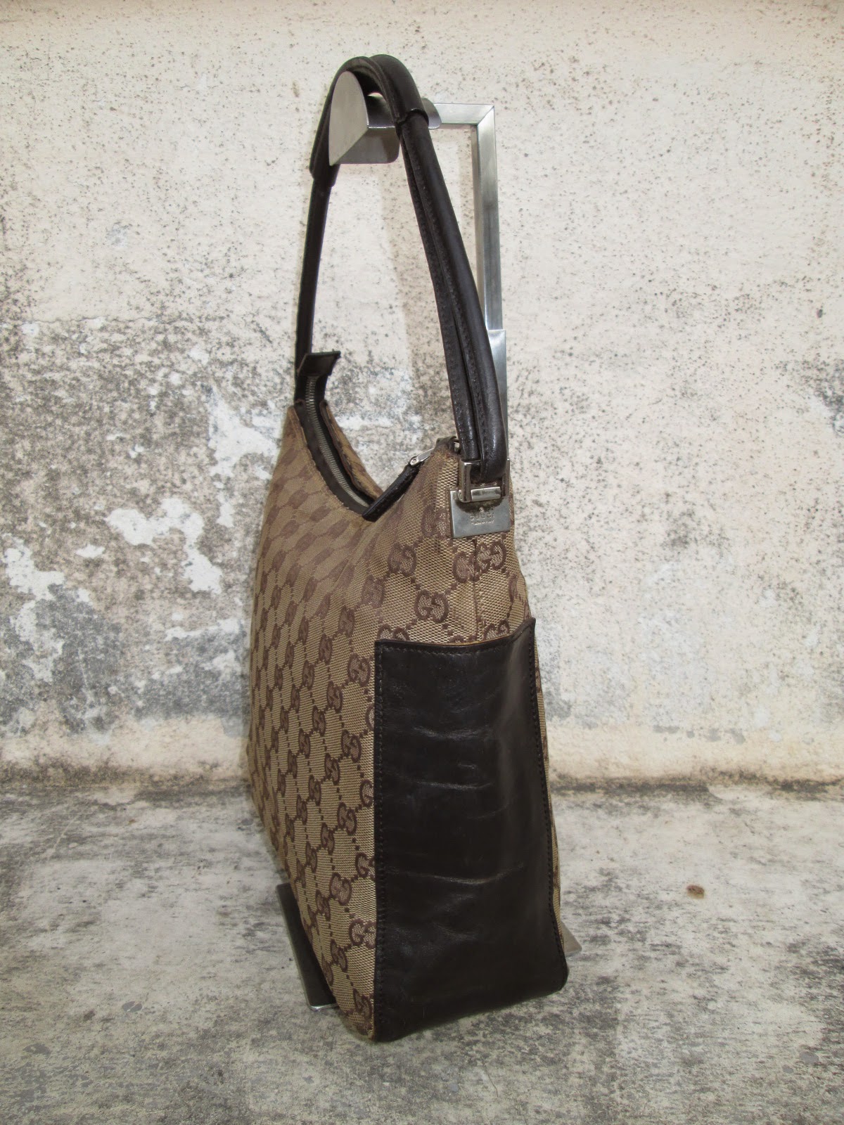 d0rayakEEbaG Authentic Gucci Monogram Shoulderbag(SOLD)