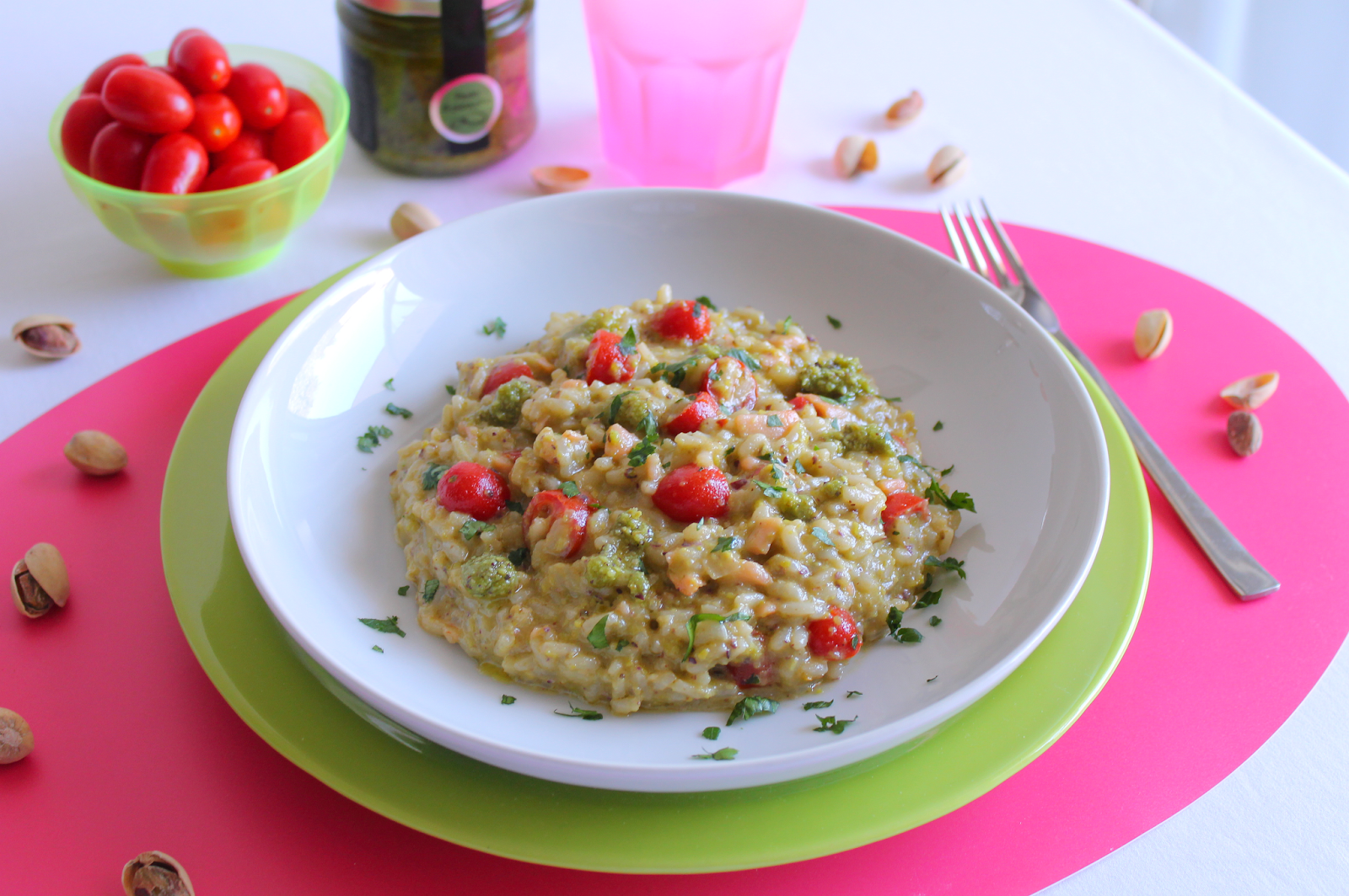 Risotto con Salmone Affumicato, Pesto di Pistacchio e Pomodorini