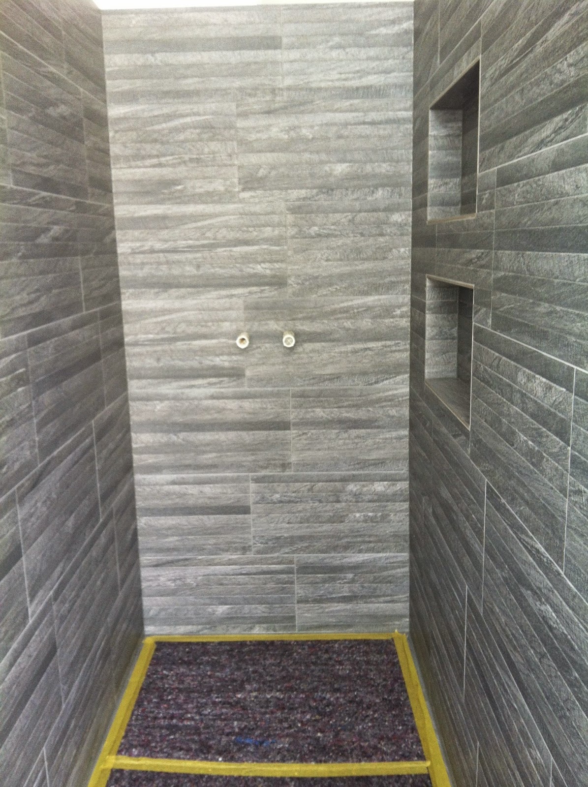 Unser Hausbau mit Davinci Haus: Abschluss Fliesen und Bodenplatte Garage