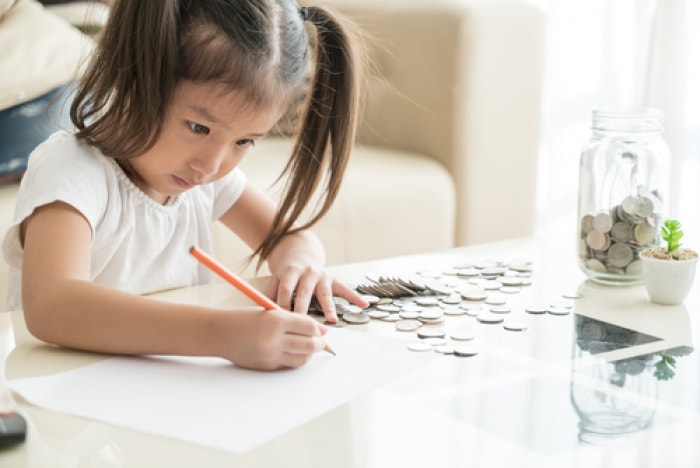 Dạy con cách kiếm tiền thông qua trò chơi đồ hàng “Tiệm cà phê” Dạy con cách kiếm tiền thông qua trò chơi đồ hàng “Tiệm cà phê”