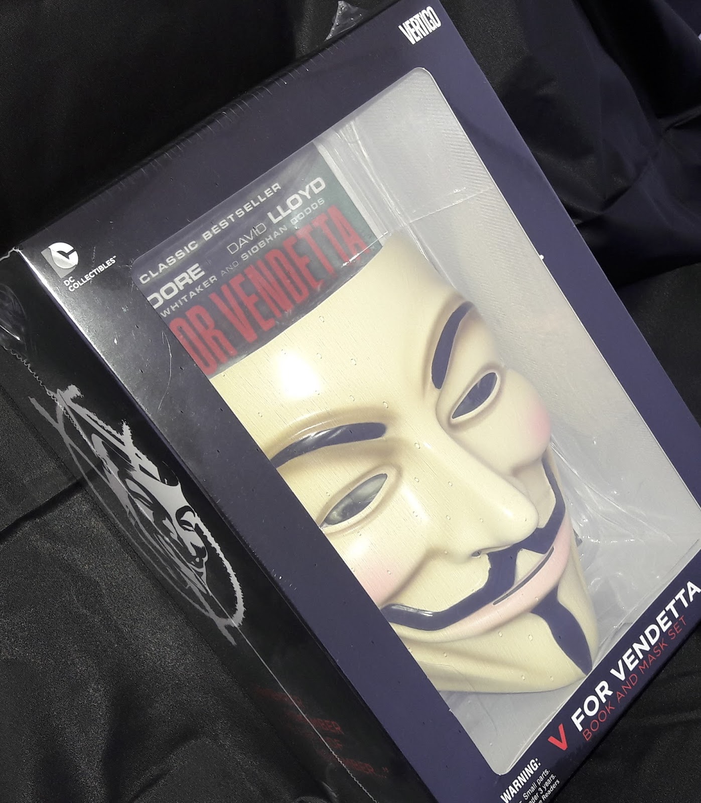 Comics.uy V for Vendetta Book and mask set