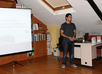 Héctor Fuente dando la charla