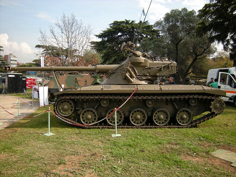Fuerzas Armadas de Argentina 800px-VC_Tan_Patag%25C3%25B3n_105_mm