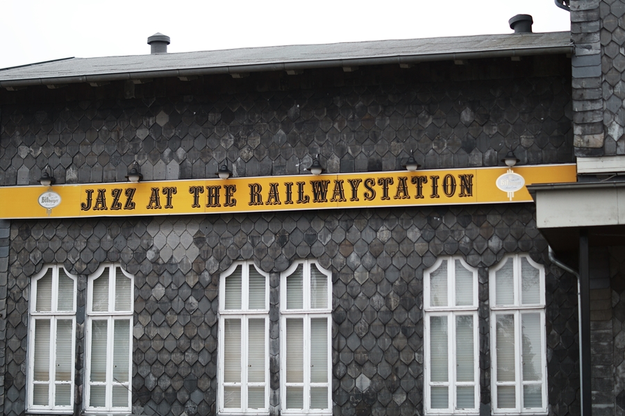 Blog + Fotografie by it's me fim.works - Bahnhof Dissen, Jazz at the Railwailstation
