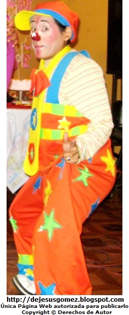 Payaso Foto de un payaso con vestimenta colorida por Jesus Gómez