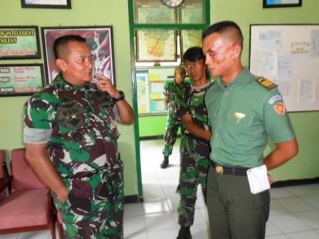 Seorang Siswa SMA di Subang Nekad Jadi TNI Gadungan Seorang Siswa SMA di Subang Nekad Jadi TNI Gadungan
