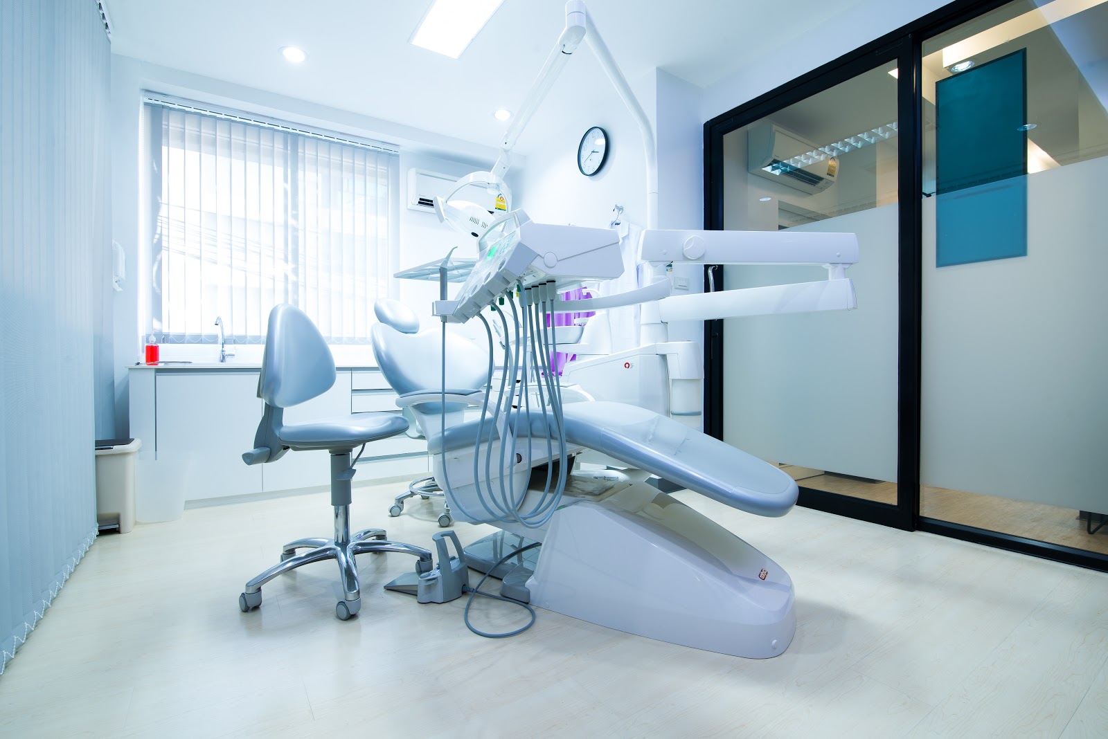 The Ivory Dental Clinic Bangkok Empress vs Emax