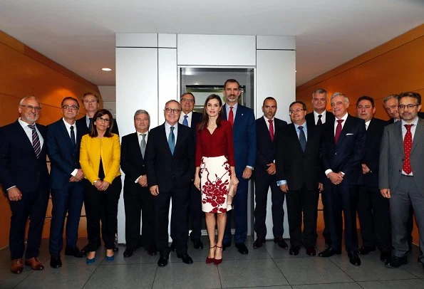 Queen Letizia wore Felipe Varela blouse and floral skirt, Felipe Varela clutch bag, Magrit pumps. National Centre for Technology and Food Safety