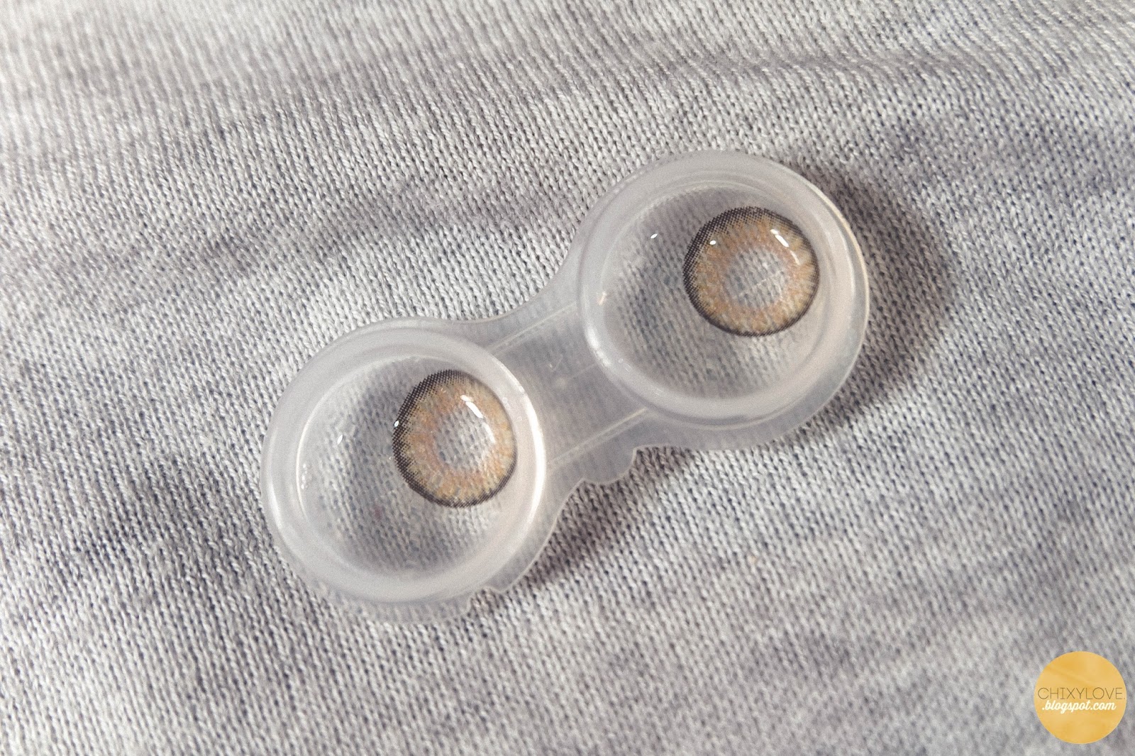 EO Flexwear Contact Lens in Cinnamon Ichi Pestano