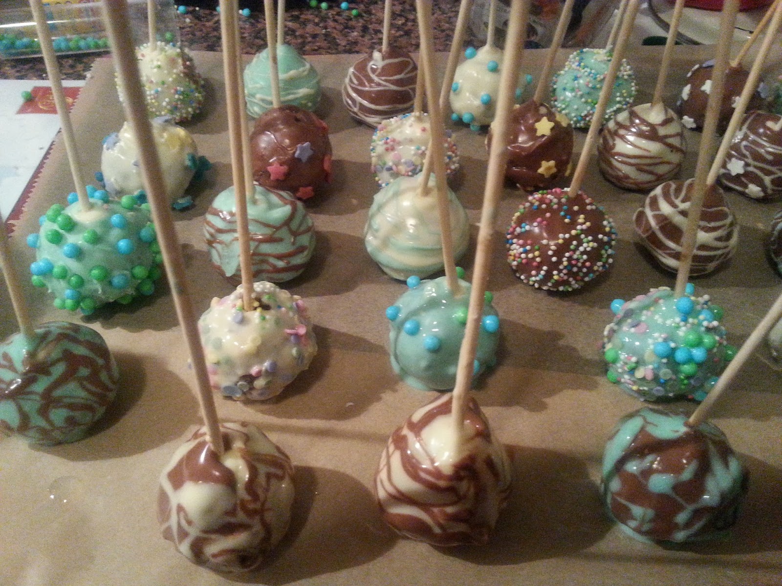 Sanja bakes nice cakes FROZEN CAKE POPS