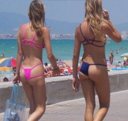 blondes+can%2527t+put+on+their+own+bikinis+dr+heckle+funny+photo+blog.jpg
