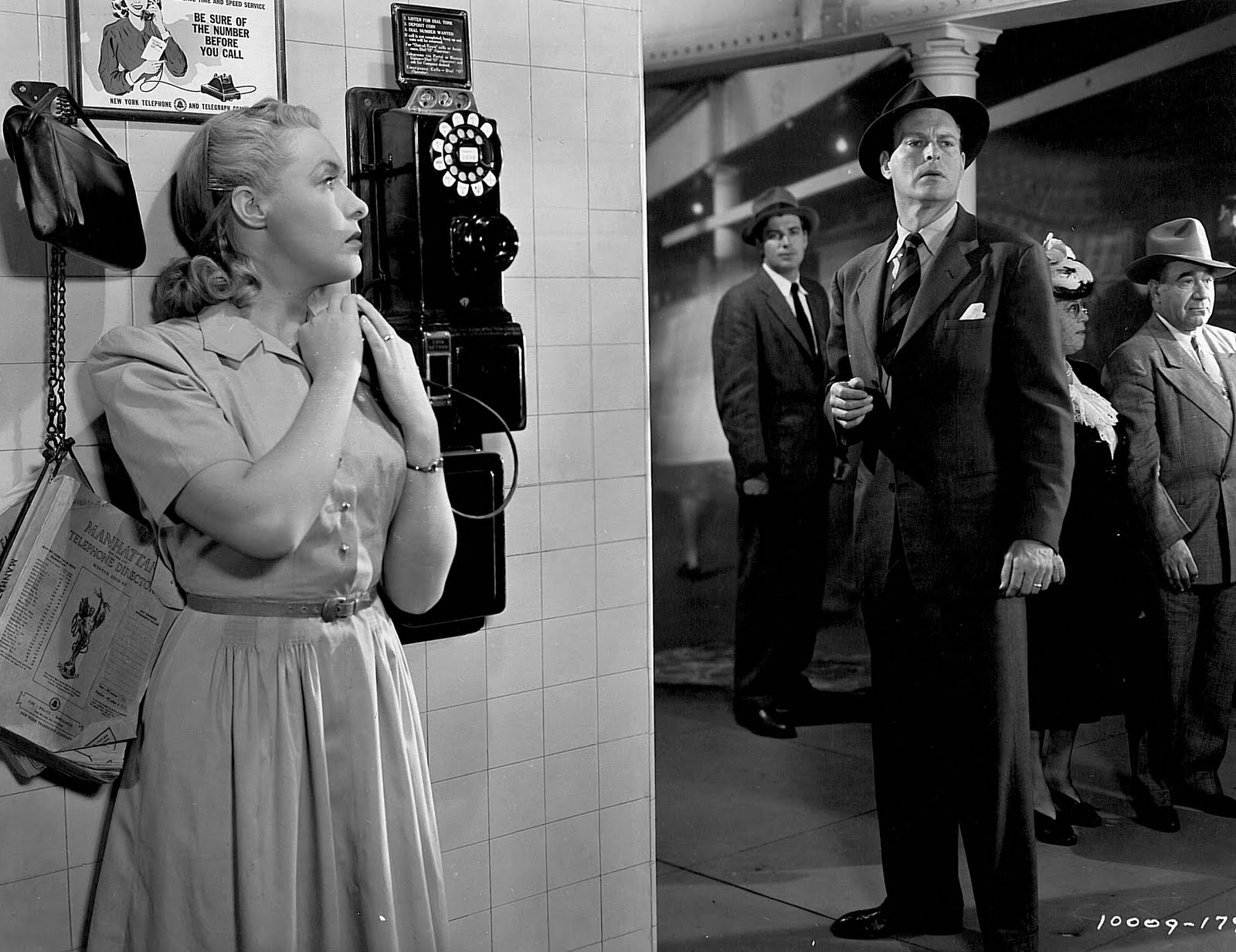 Трубка телефона wrong number. Барбара стэнвик фильмы. Постер к фильму извинение. Триумфальная арка 1948 ингрид бергман. Извините ошиблись номером фильм 1948.