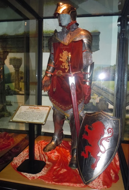 Peter Pevensie battle armour Prince Caspian