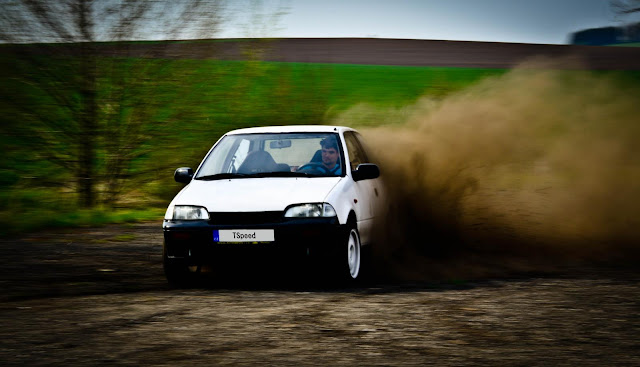 Subaru Justy II, Suzuki Swift II 4WD, tanie auto z napędem 4x4, samochód do zabawy na śniegu, auto do upalania na bezdrożach