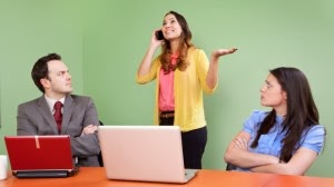 ¿Necesita una Política de uso de Celulares?