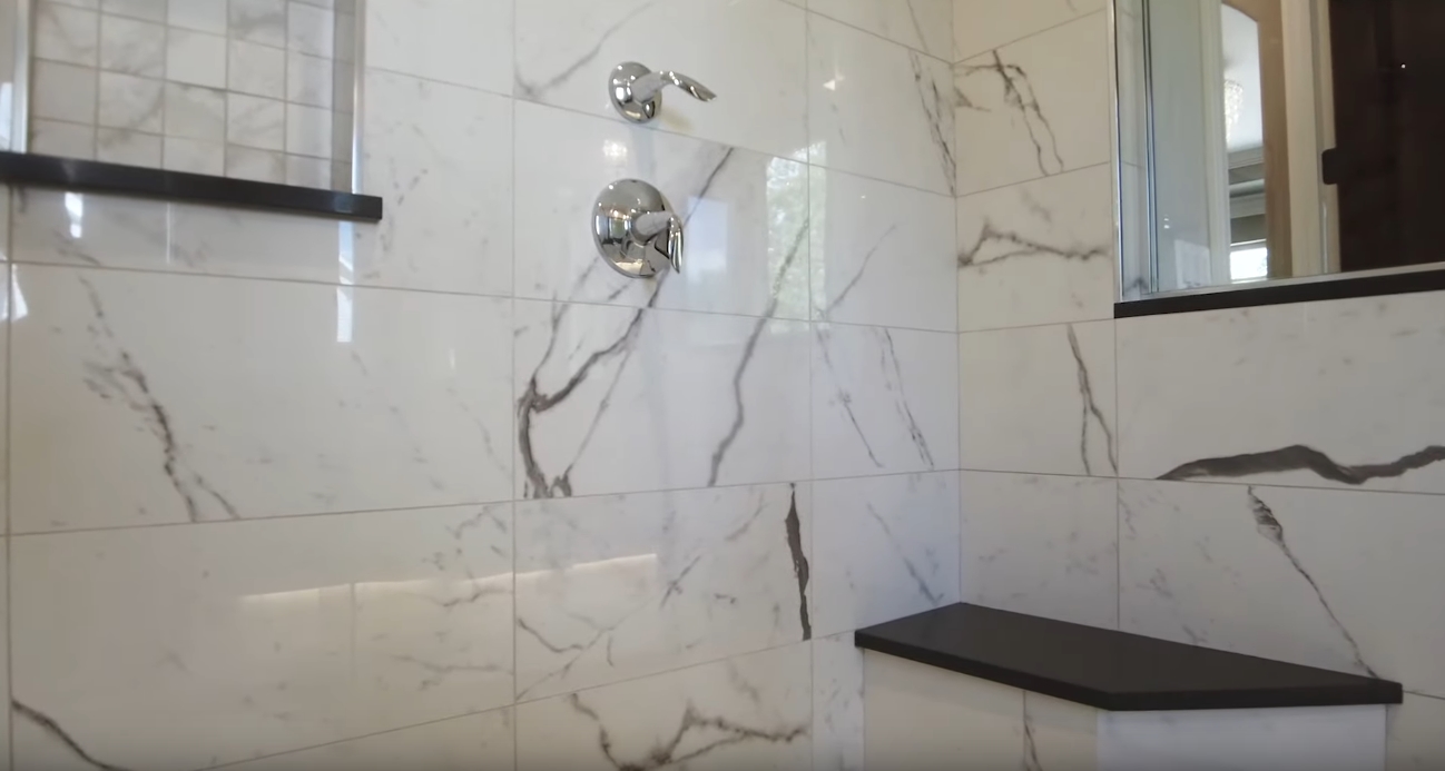 33 Interior Design Photos vs. Custom Home By KLM Builders Tour