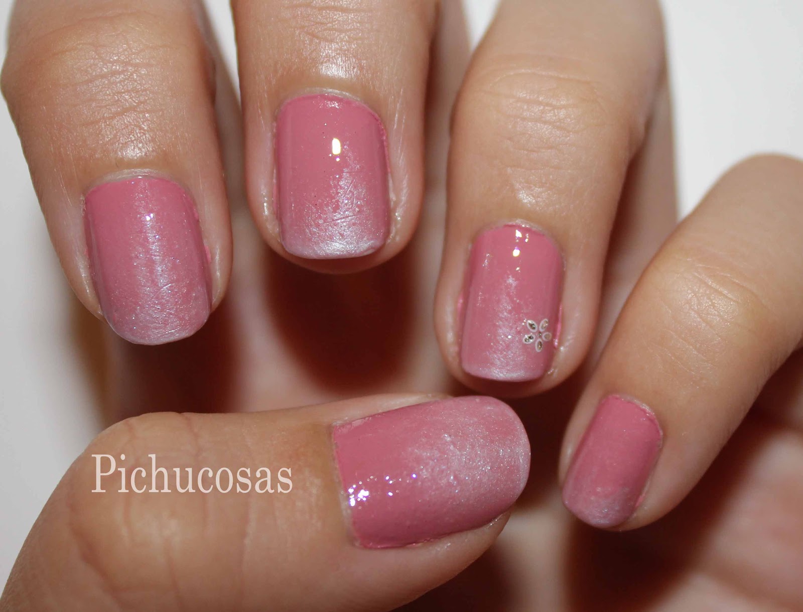 Pichucosas Catrice "Karl says très chic" + Essence "Sparkling Water Lily"