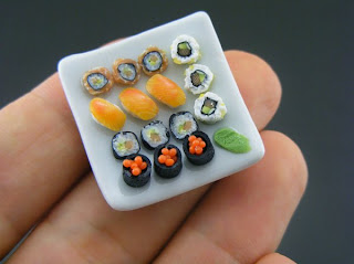 Comida japonesa em miniatura
